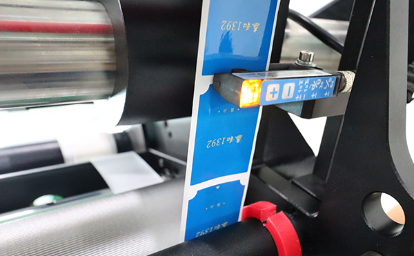 平面貼標機,貼標機,全自動(dòng)貼標機